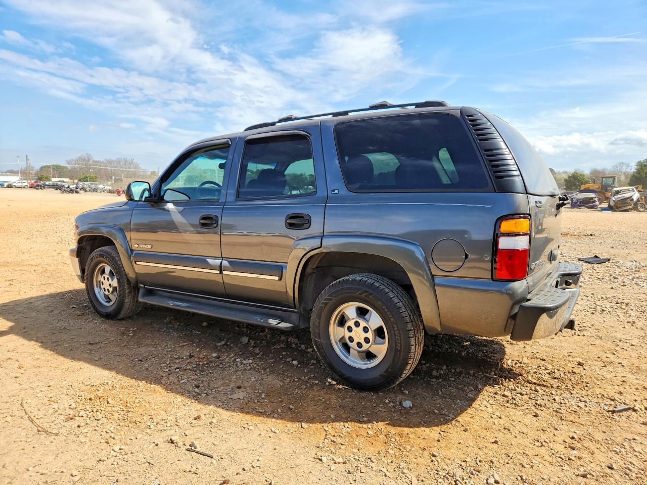 2002 Chevrolet Tahoe C1500 - Image 2