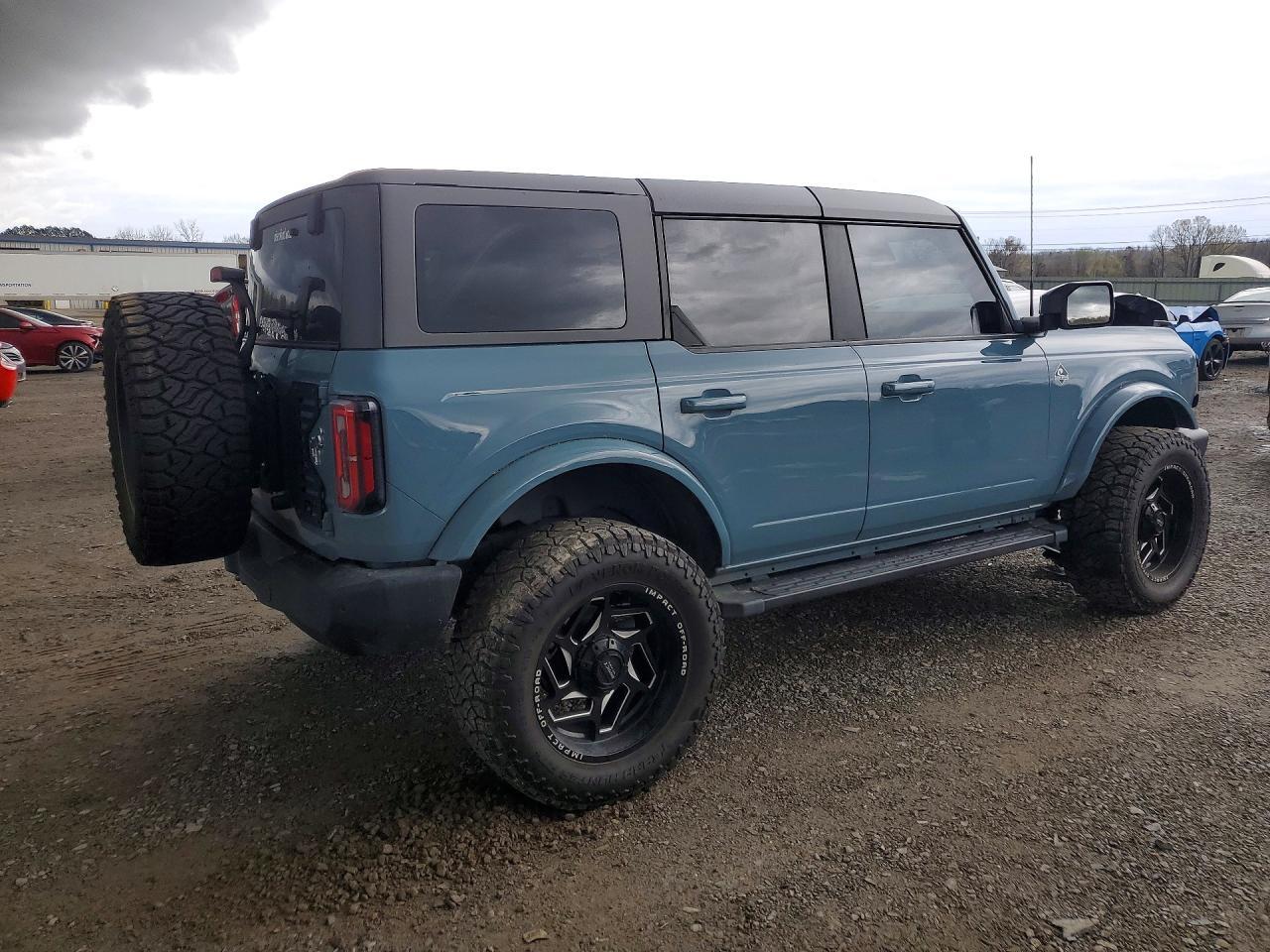 2023 Ford Bronco Base - Image 3