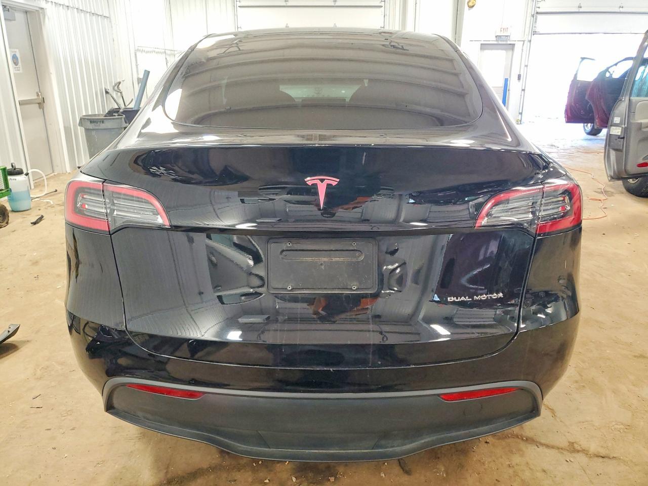 2023 Tesla Model Y - Image 6