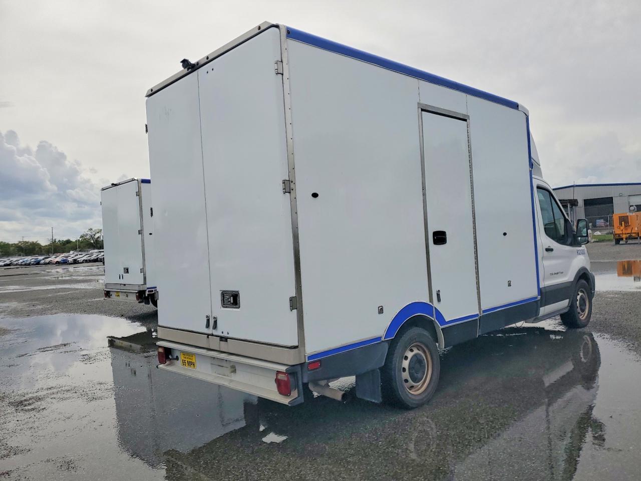 2021 Ford Transit Delivery Truck - Фото 3