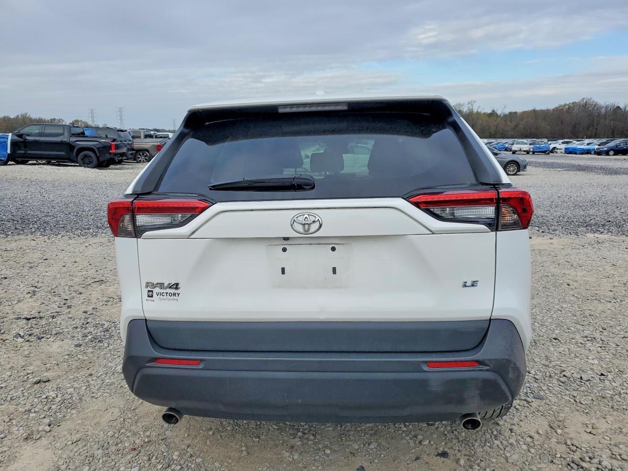 2022 Toyota Rav4 Le - Image 6