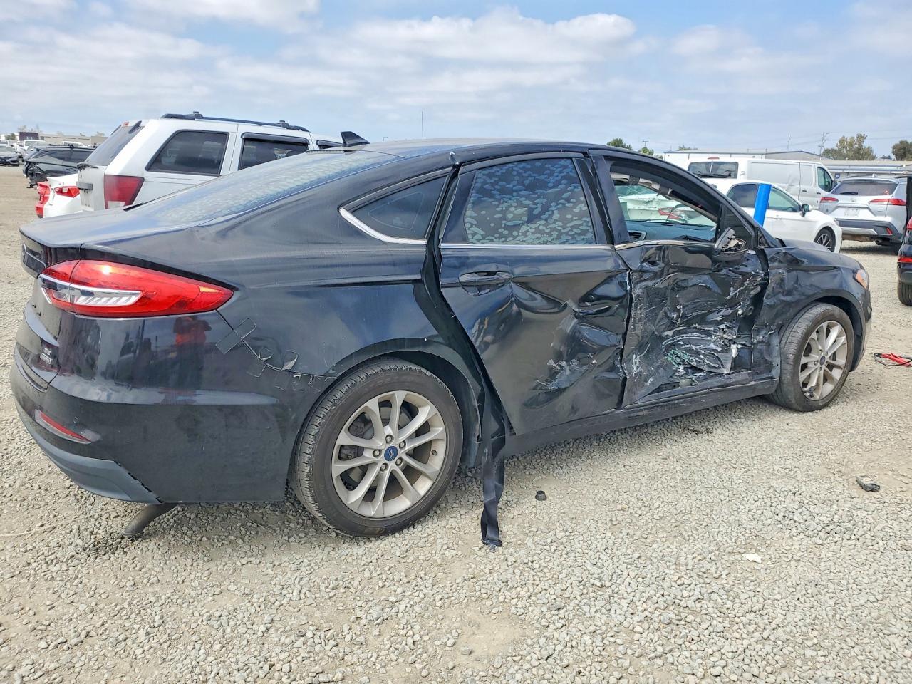 2020 Ford Fusion Se - Фото 3