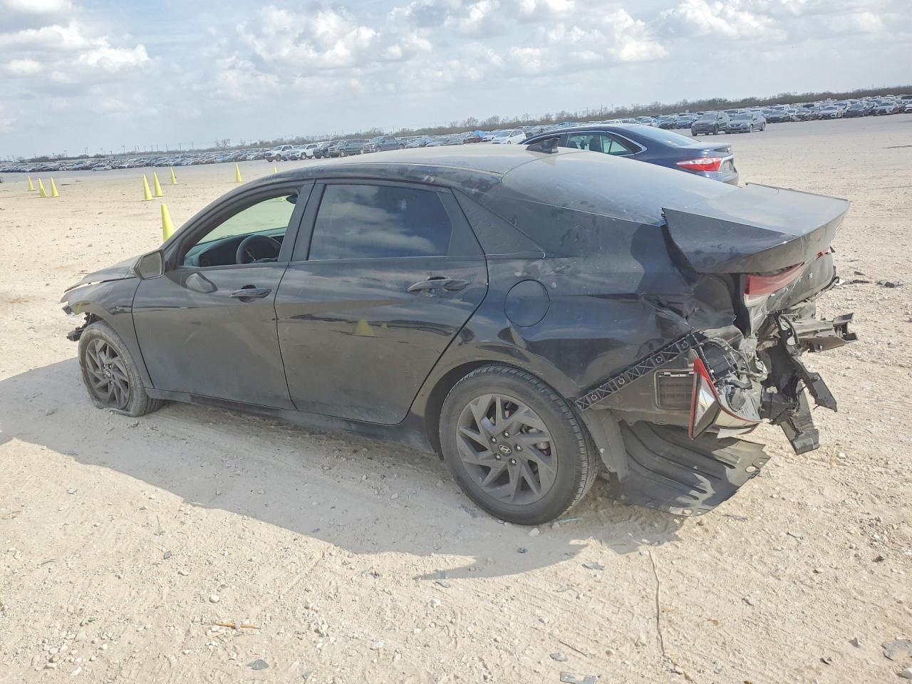 2024 Hyundai Elantra Hybrid - Image 2