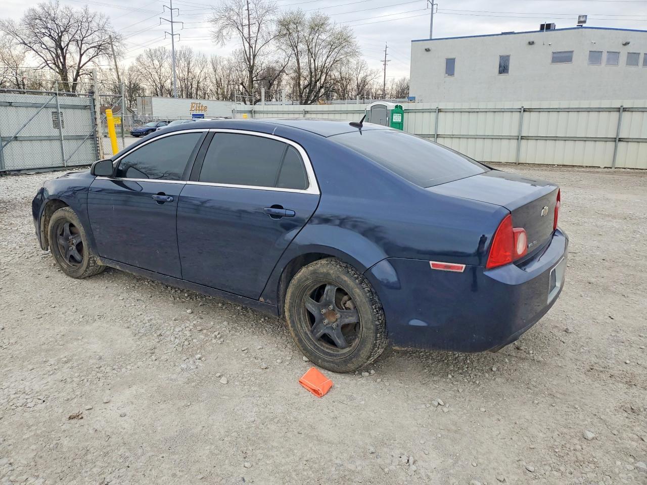 2010 Chevrolet Malibu Ls - Фото 2