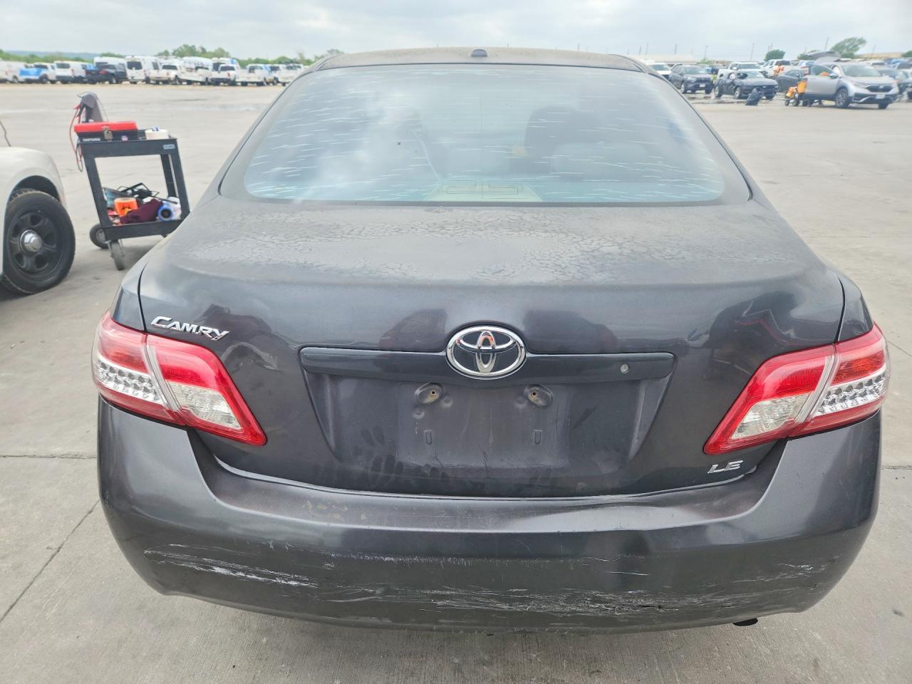 2010 Toyota Camry Base - Фото 6