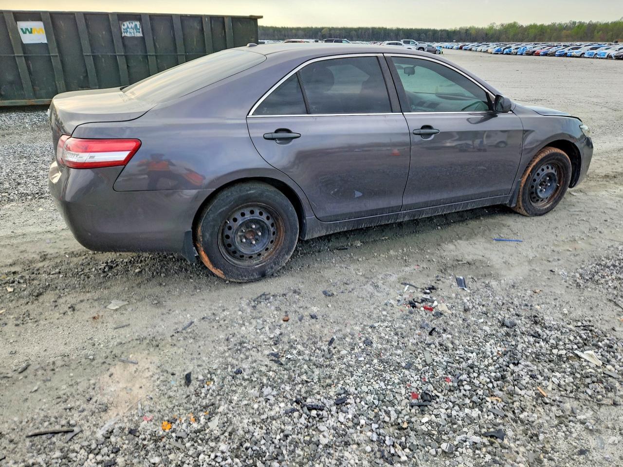 2011 Toyota Camry Le - Image 3