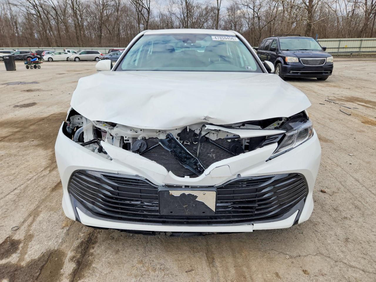 2020 Toyota Camry Le - Фото 5
