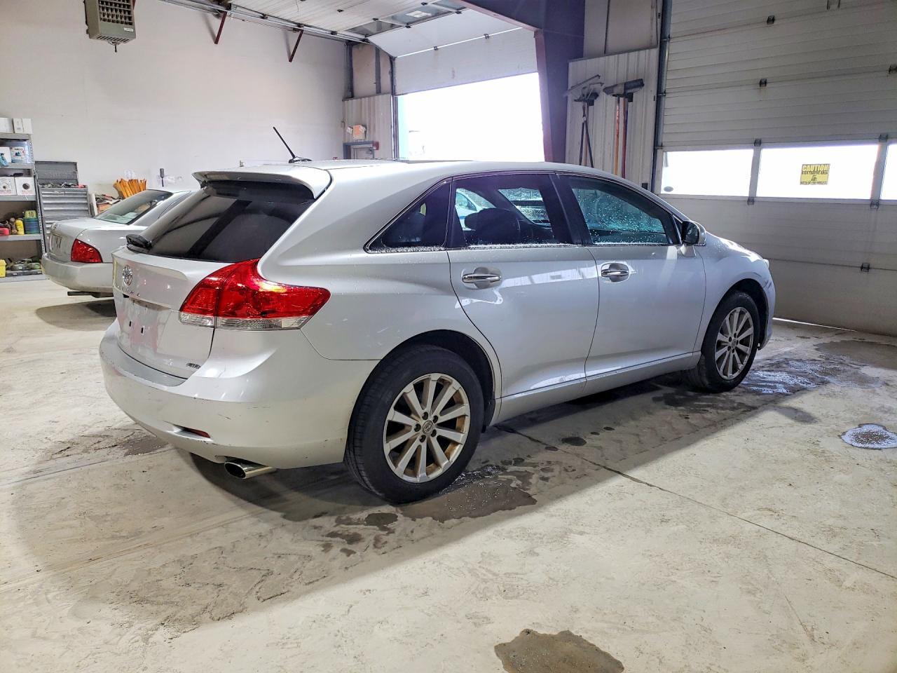2011 Toyota Venza - Image 3