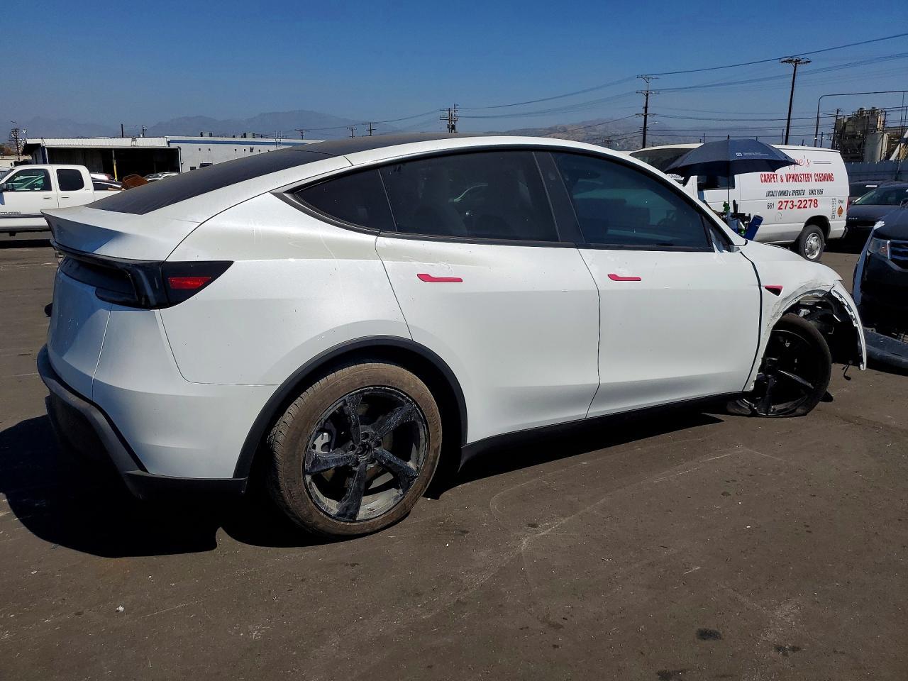 2026 Tesla Model Y - Фото 3
