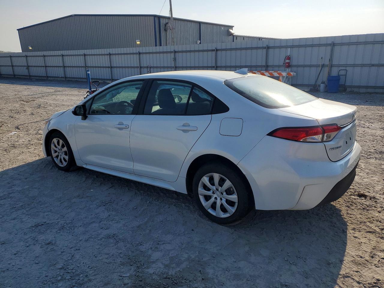 2025 Toyota Corolla Le - Фото 2