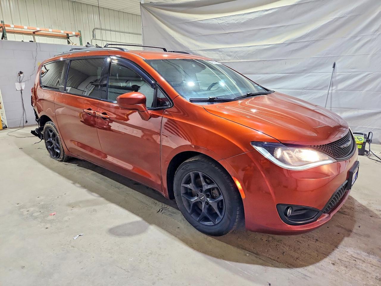 2018 Chrysler Pacifica Touring L - Image 4