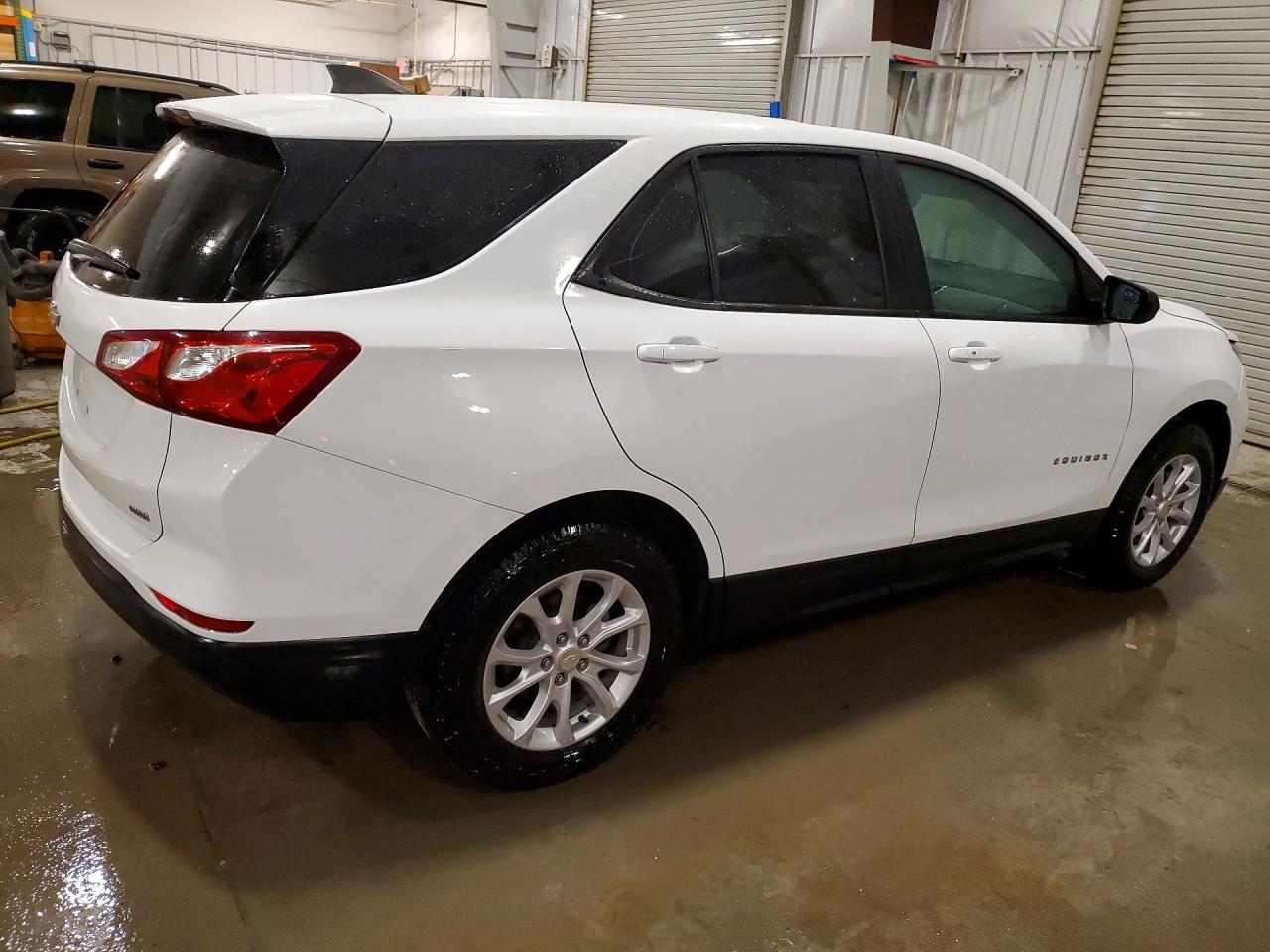 2020 Chevrolet Equinox Ls - Image 3