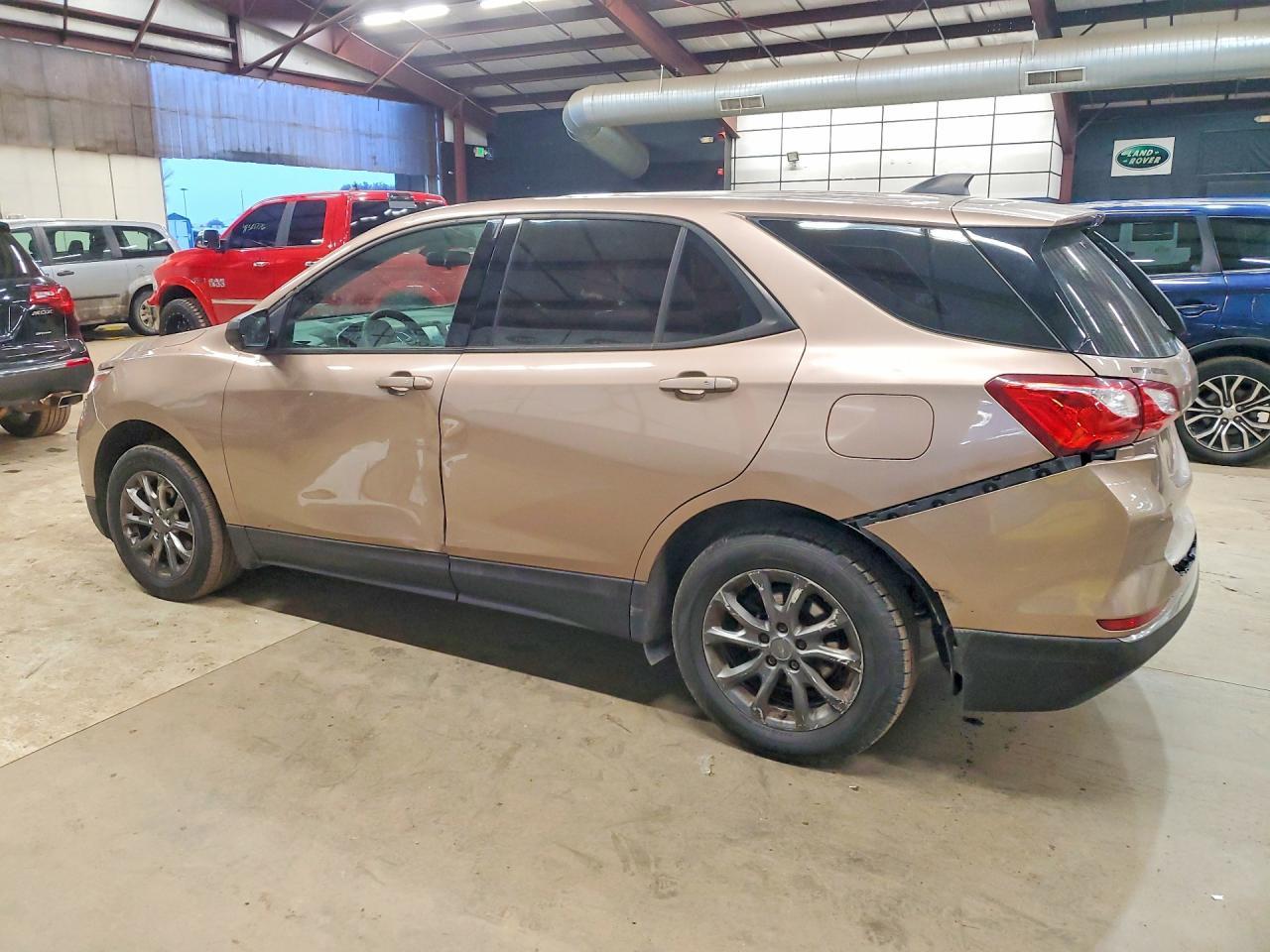 2018 Chevrolet Equinox Ls - Фото 2