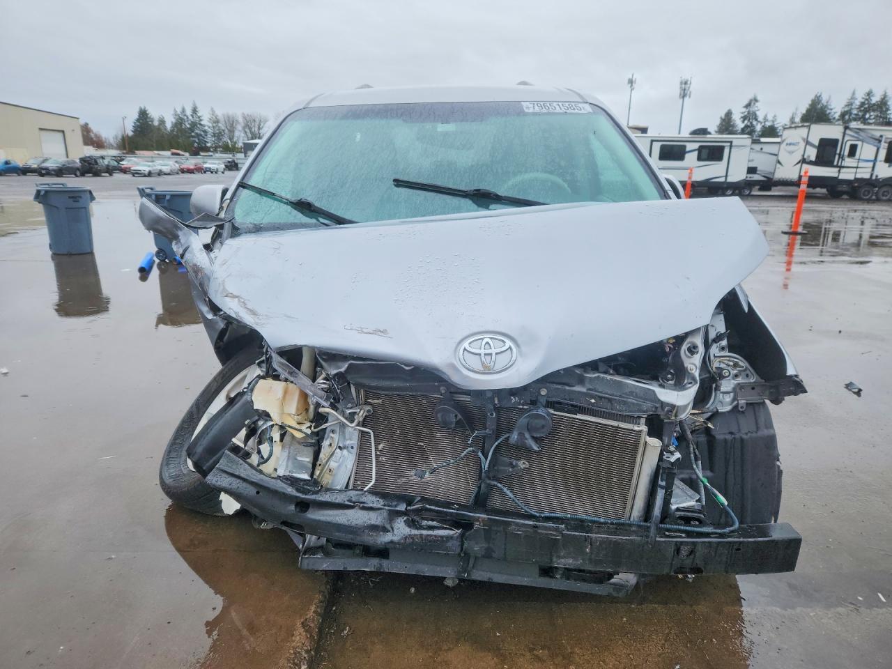 2013 Toyota Sienna Le 8-Passenger - Image 5