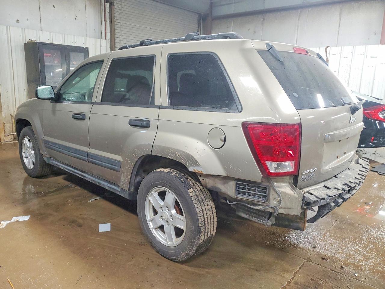 2006 Jeep Grand Cherokee Laredo - Image 2