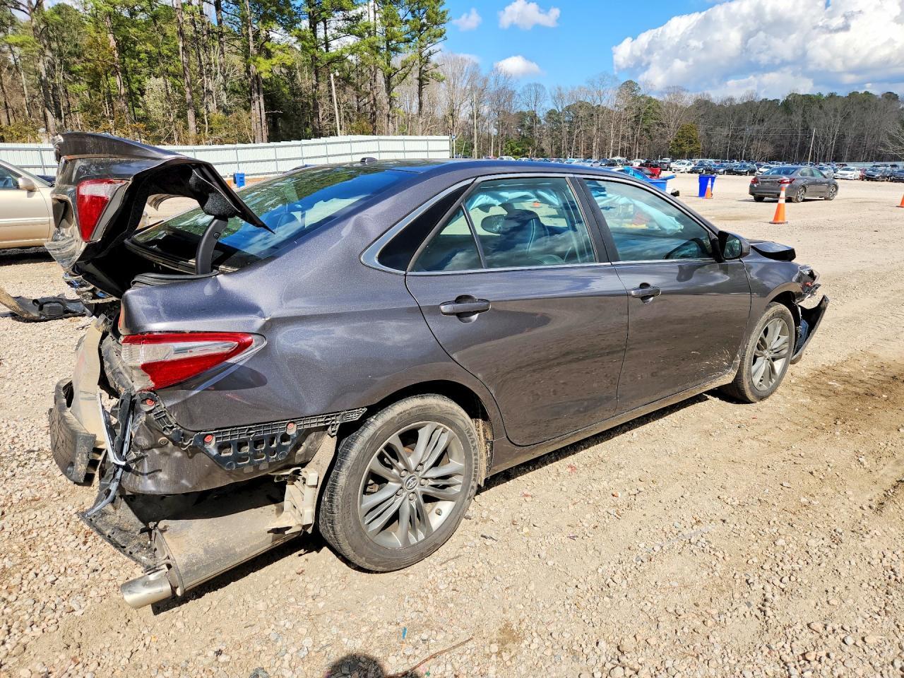 2016 Toyota Camry Se - Фото 3