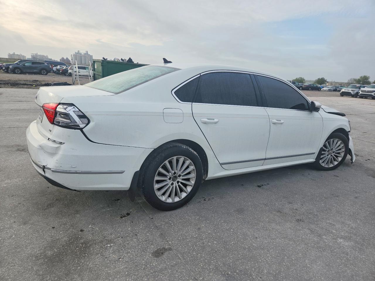 2016 Volkswagen Passat Se - Фото 3