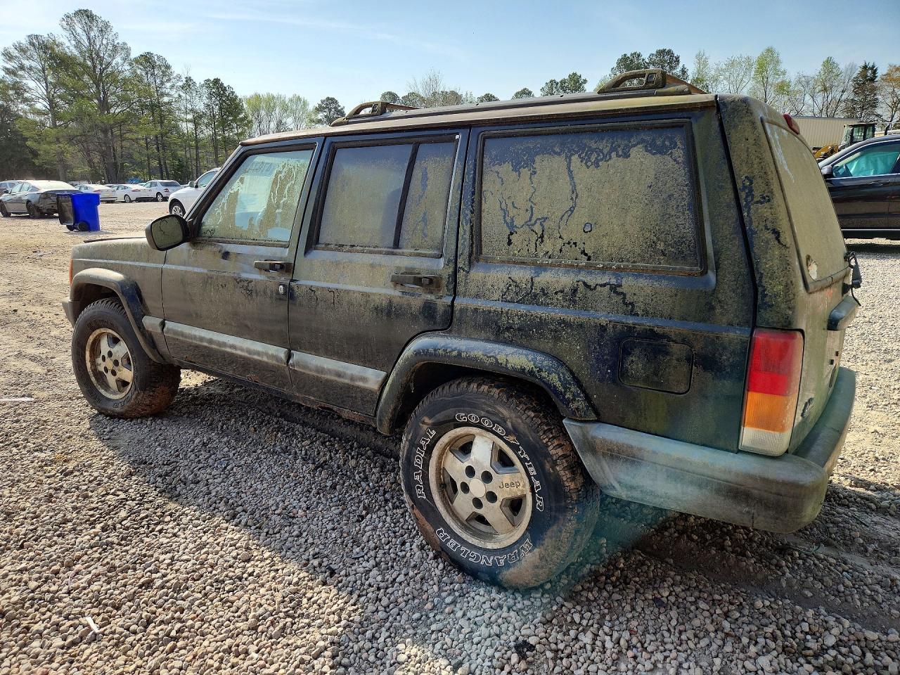 2001 Jeep Cherokee Sport - Image 2