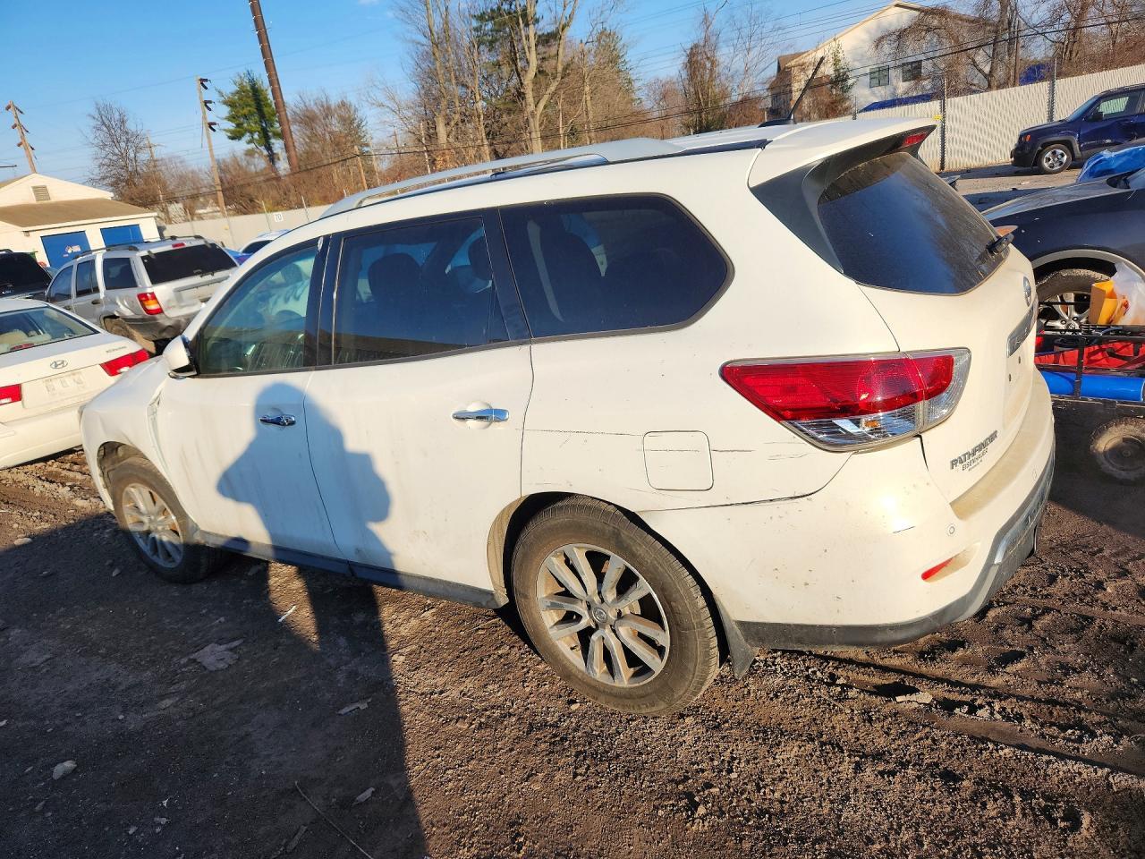 2014 Nissan Pathfinder S - Фото 2