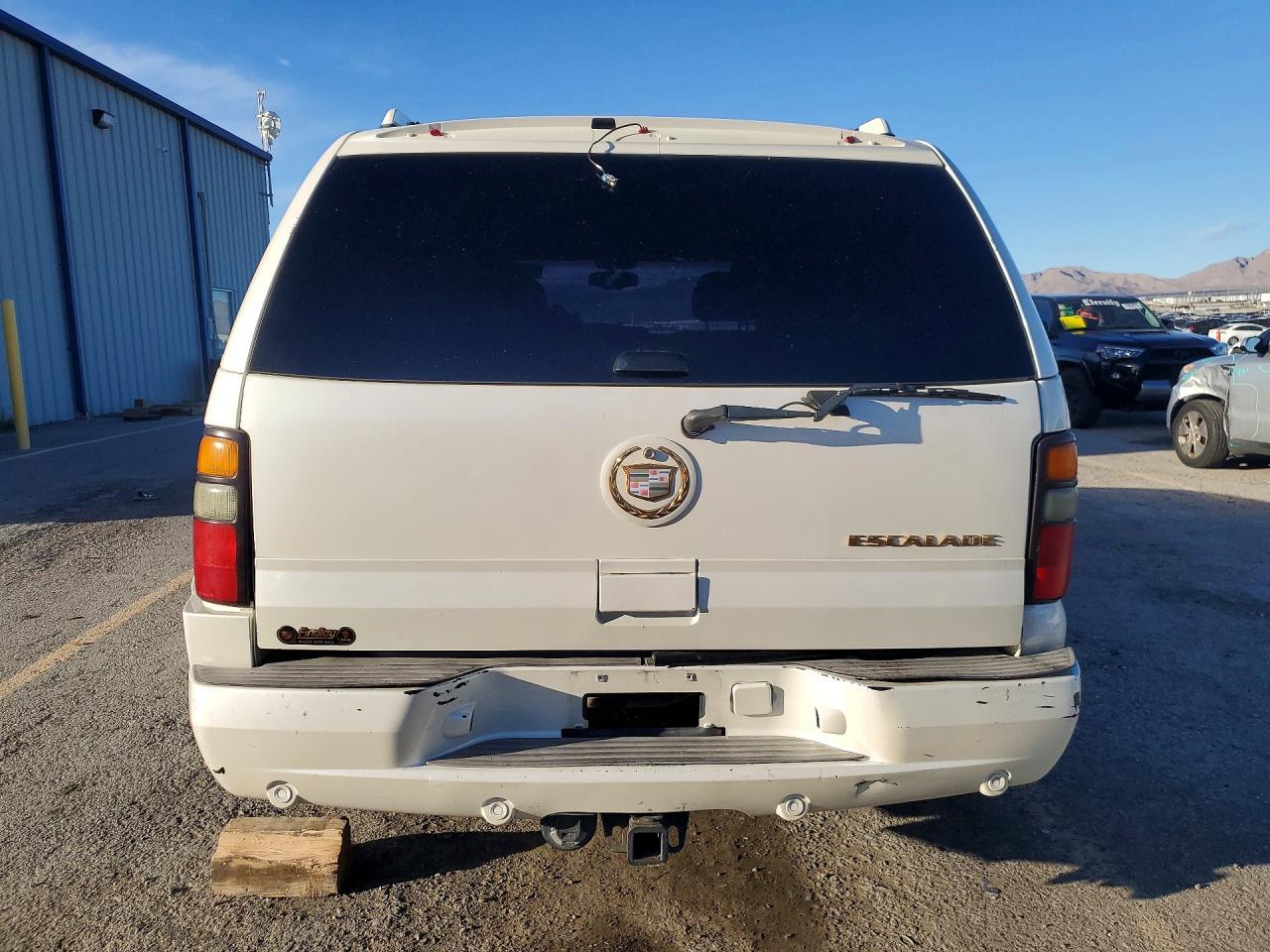 2005 Cadillac Escalade Luxury - Image 6