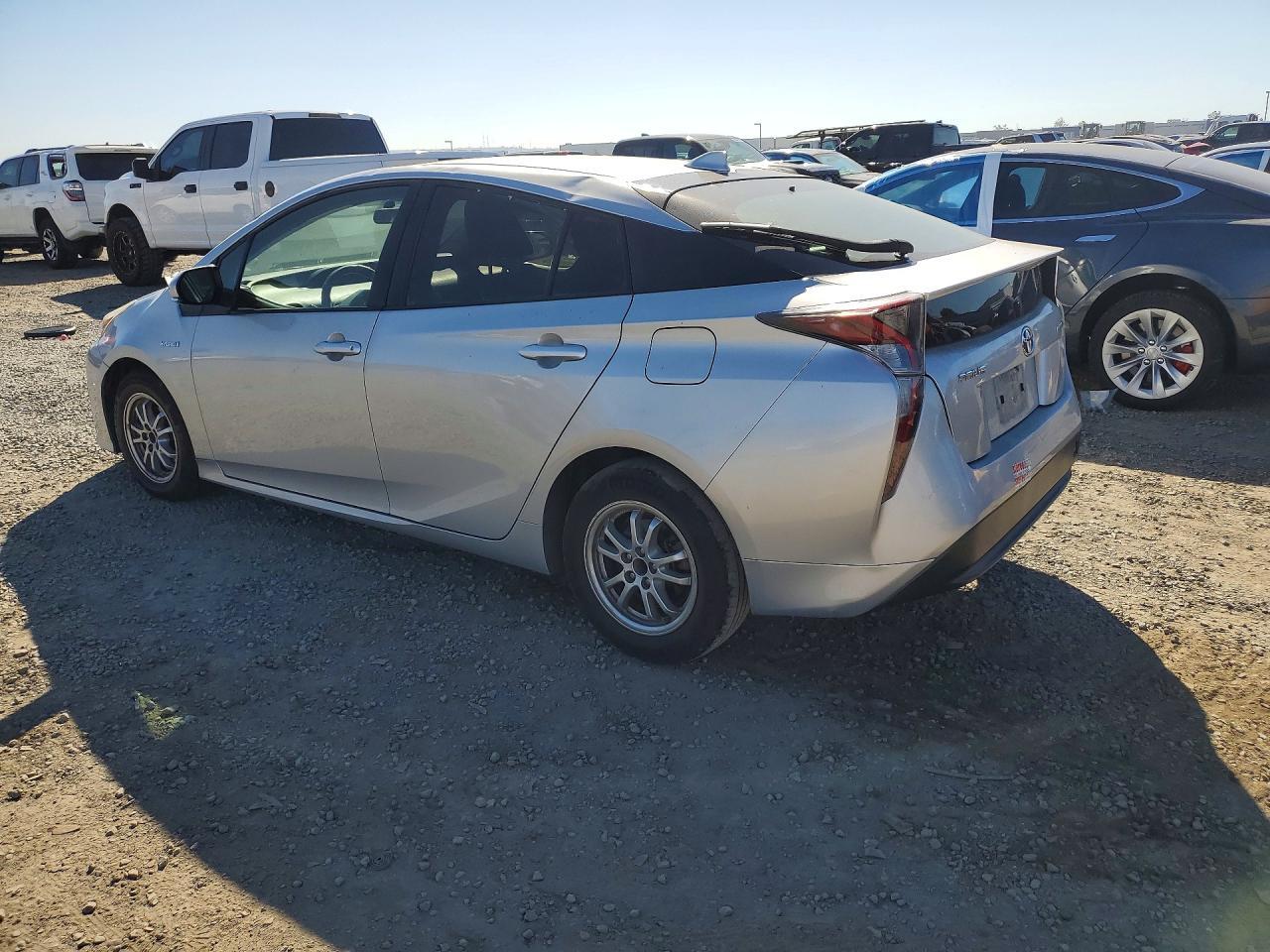 2016 Toyota Prius Two - Фото 2