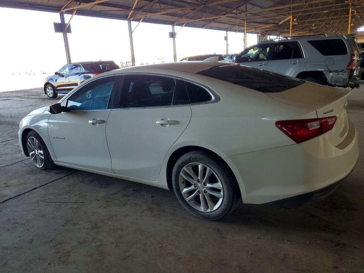 2018 Chevrolet Malibu Lt - Image 2