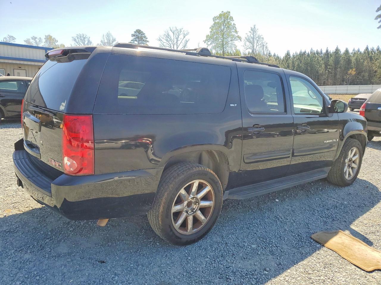 2007 Yukon Mini Bus - Image 3