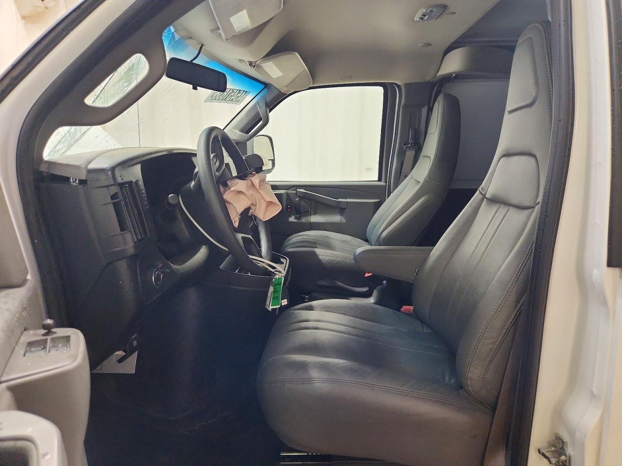 2025 Chevrolet Express G2500 - Фото 7