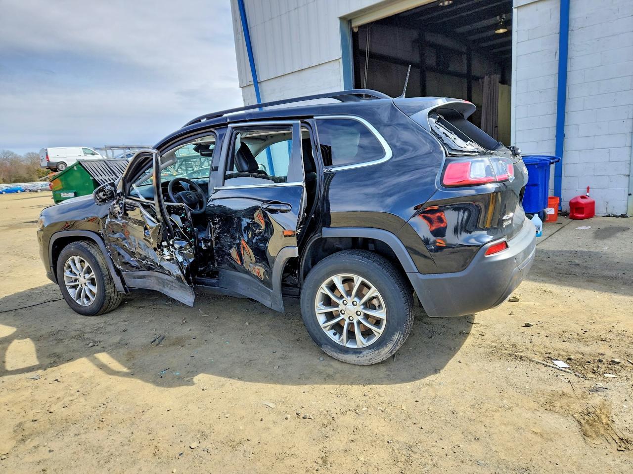 2022 Jeep Cherokee Latitude Lux - Image 2