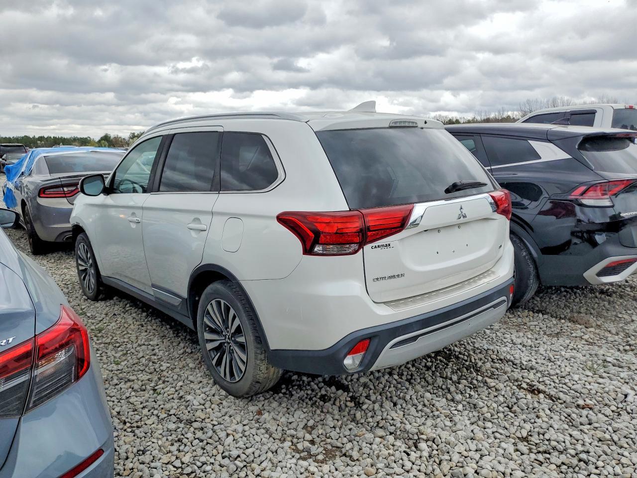 2020 Mitsubishi Outlander Se - Фото 2