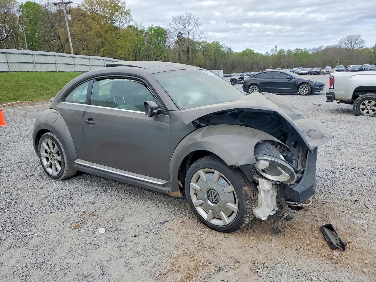 2018 Volkswagen Beetle Se - Image 4