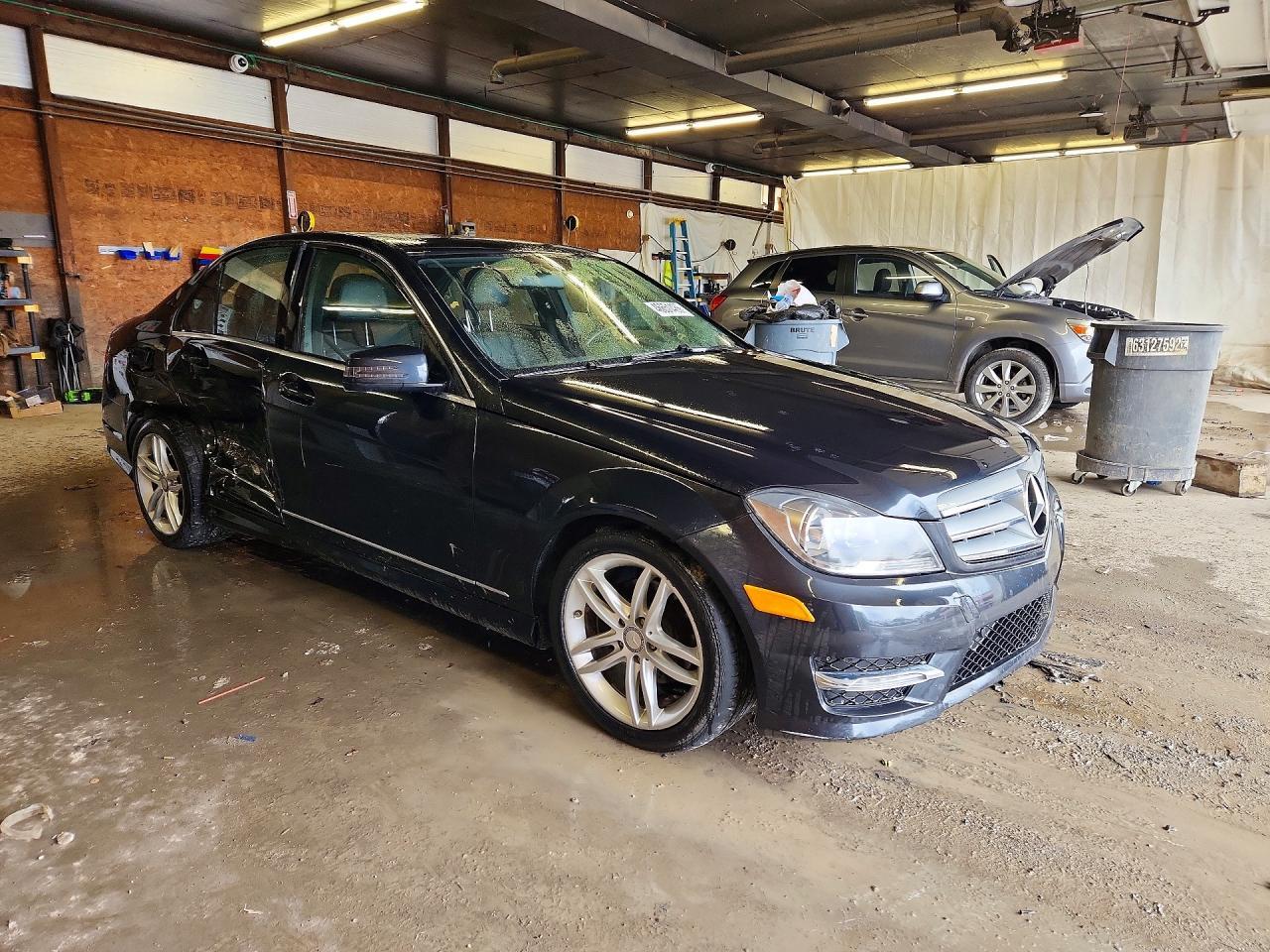 2012 Mercedes-Benz C 300 4Matic - Фото 4