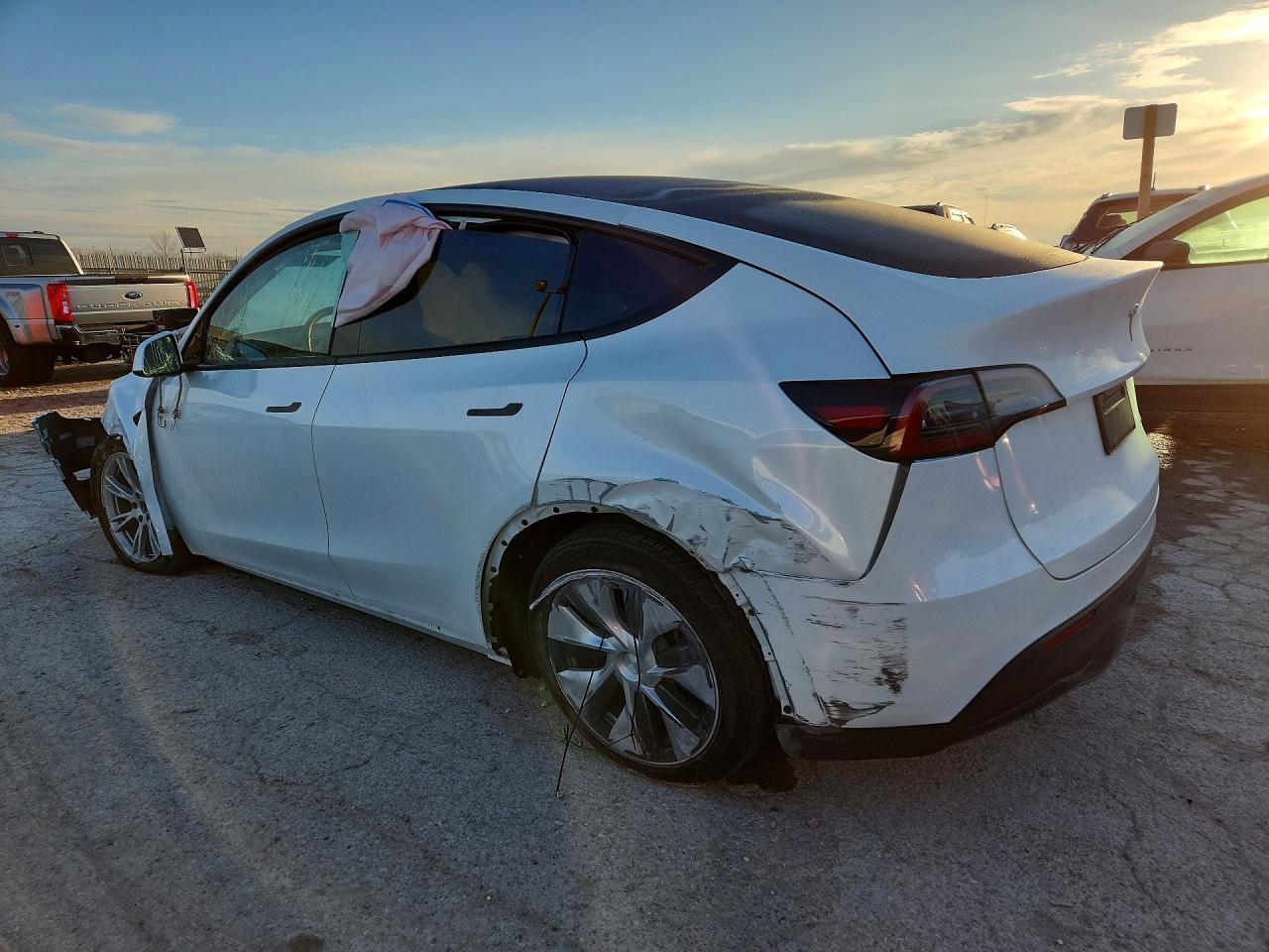 2023 Tesla Model Y - Image 2