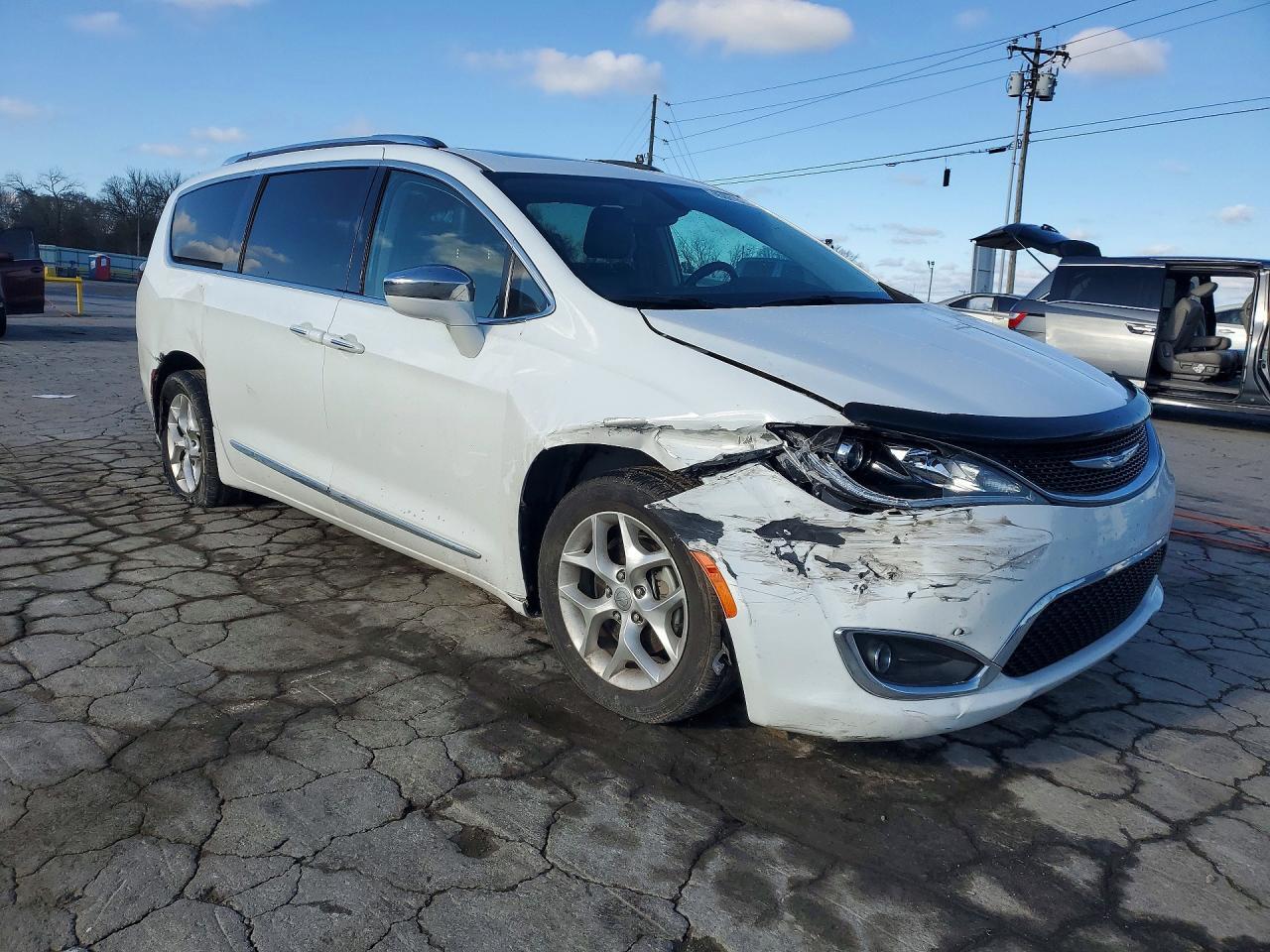 2020 Chrysler Pacifica Limited - Image 4