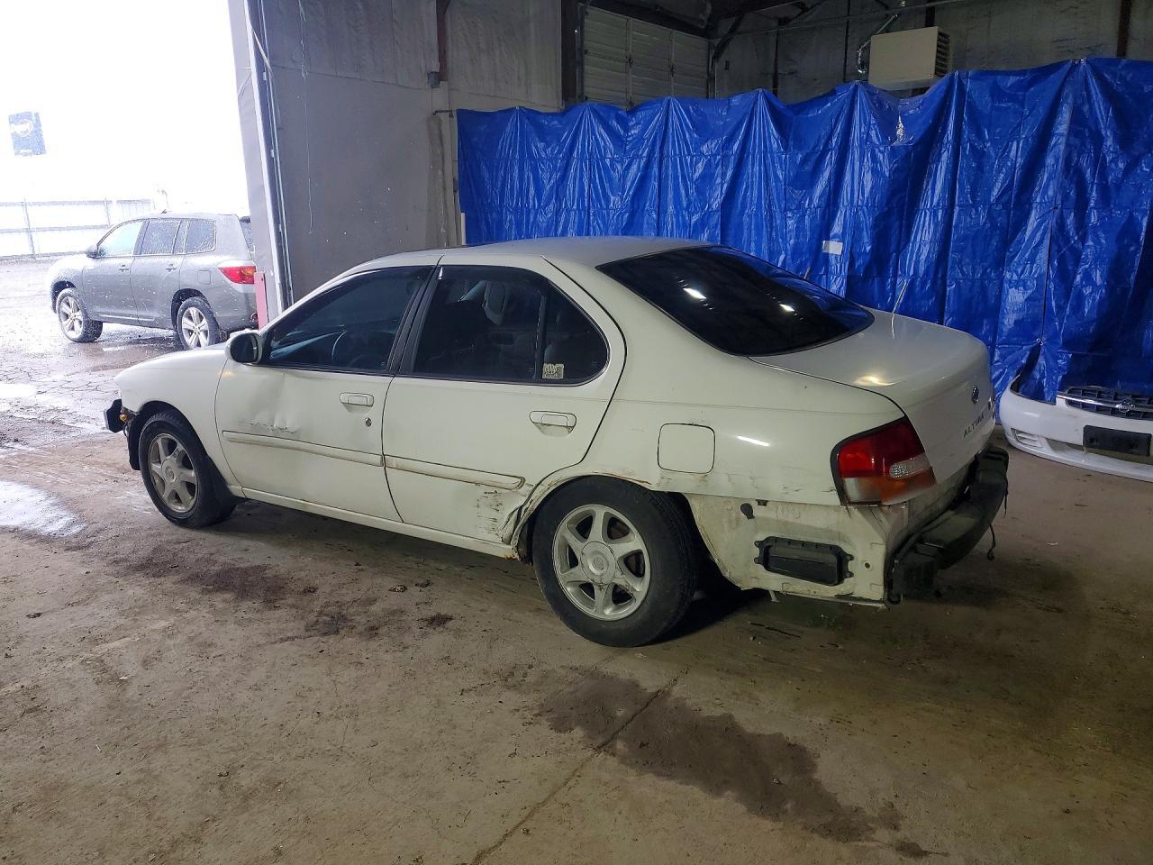 1998 Nissan Altima Xe - Фото 2