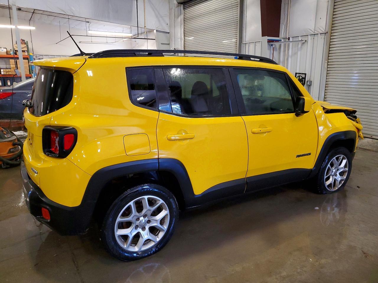 2017 Jeep Renegade Latitude - Image 3