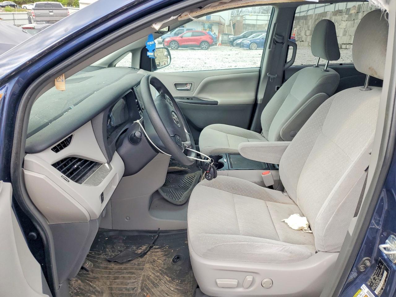 2018 Toyota Sienna Le 8-Passenger - Фото 7