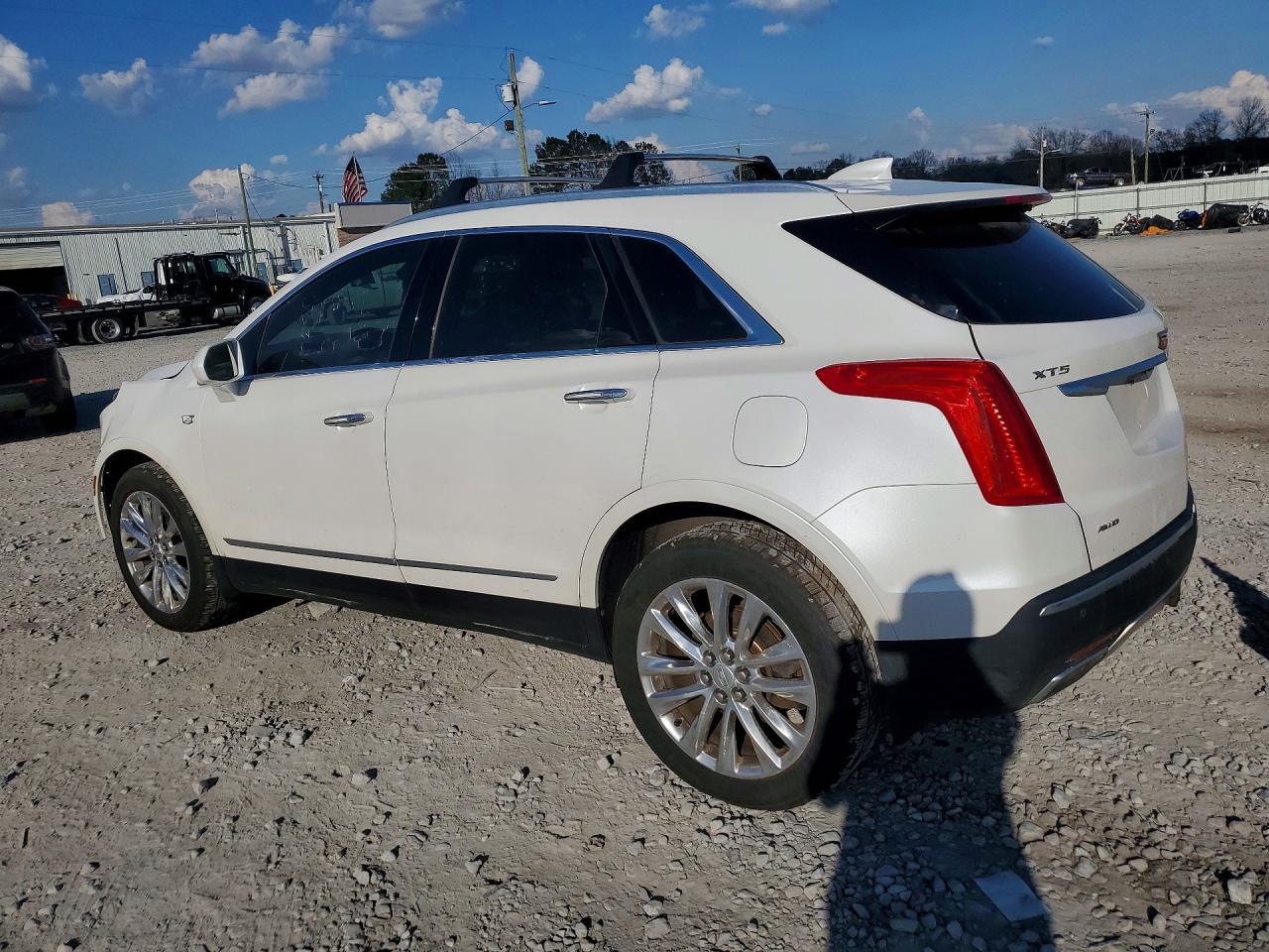 2017 Cadillac Xt5 Platinum - Фото 2