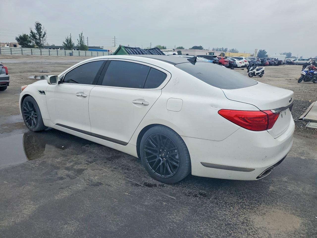 2015 Kia K900 Luxury - Image 2