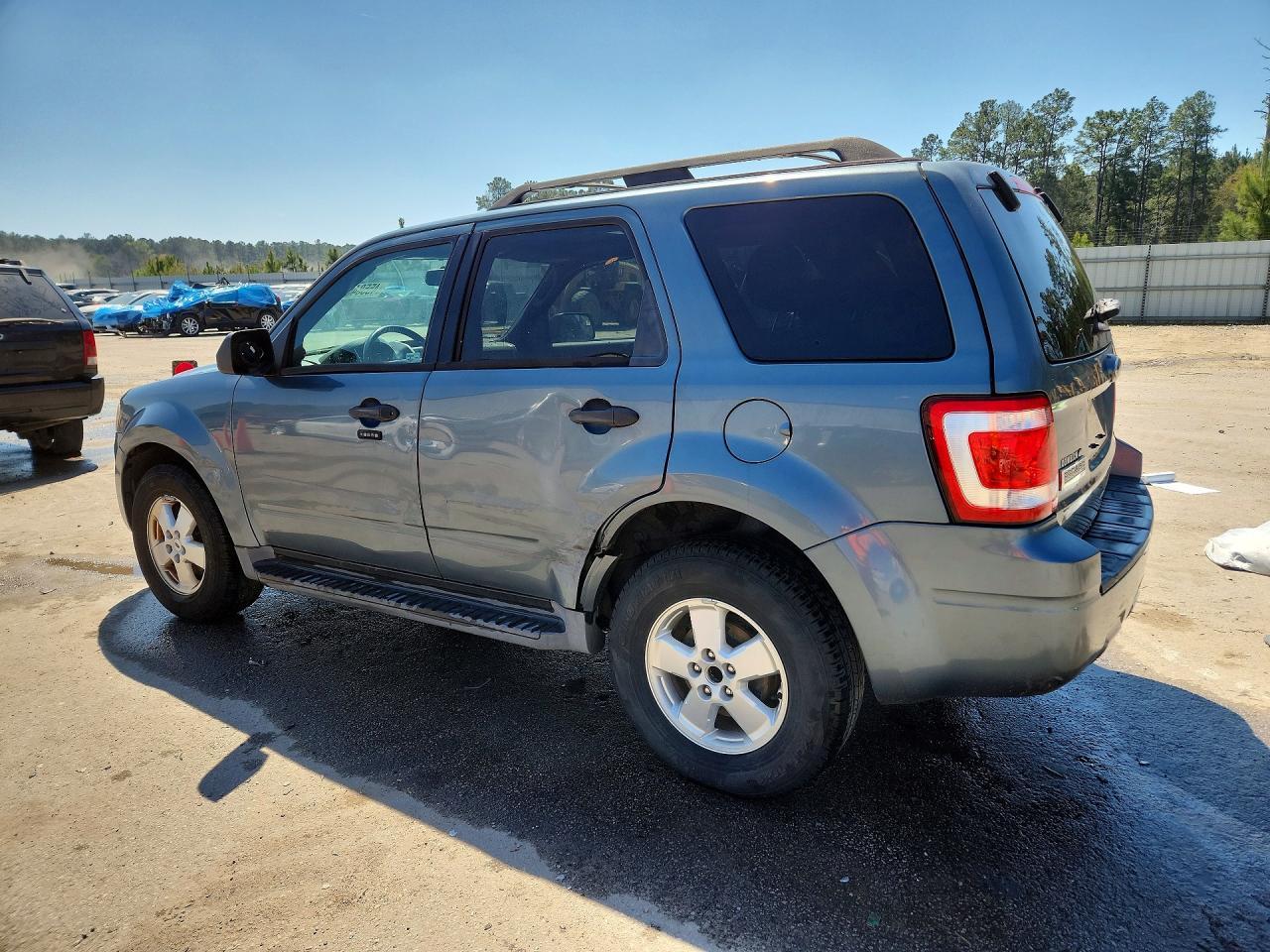 2011 Ford Escape Xlt - Image 2
