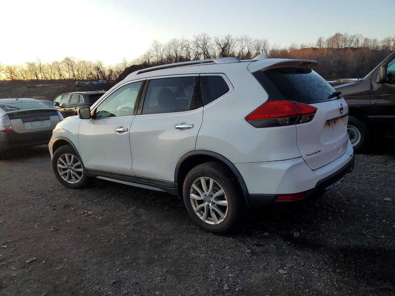 2017 Nissan Rogue Sv - Фото 2