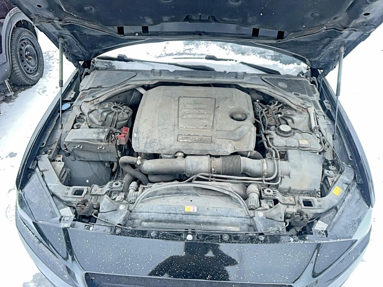 2018 Jaguar Xe Premium - Image 7