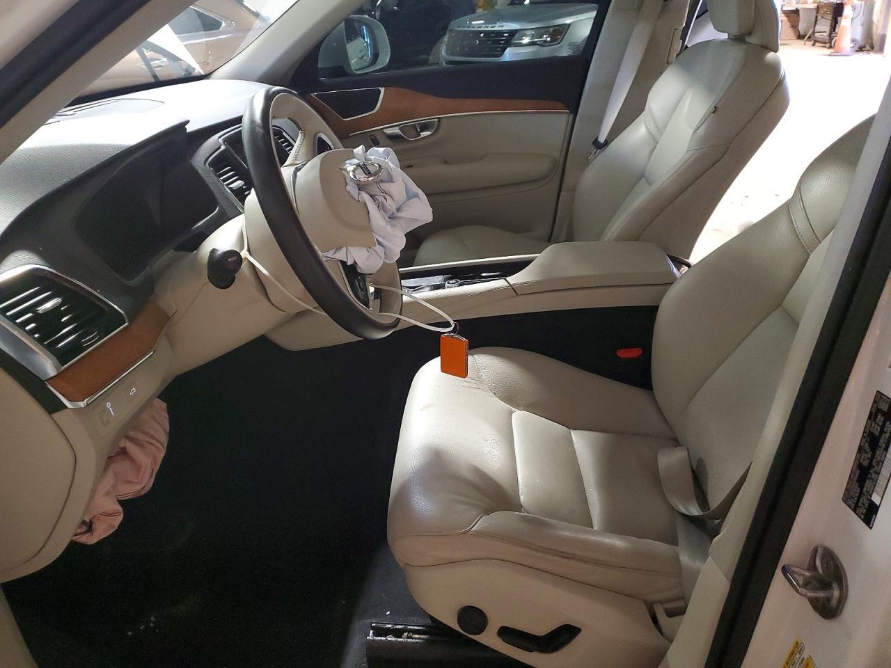 2022 Volvo Xc90 T6 Momentum - Image 7