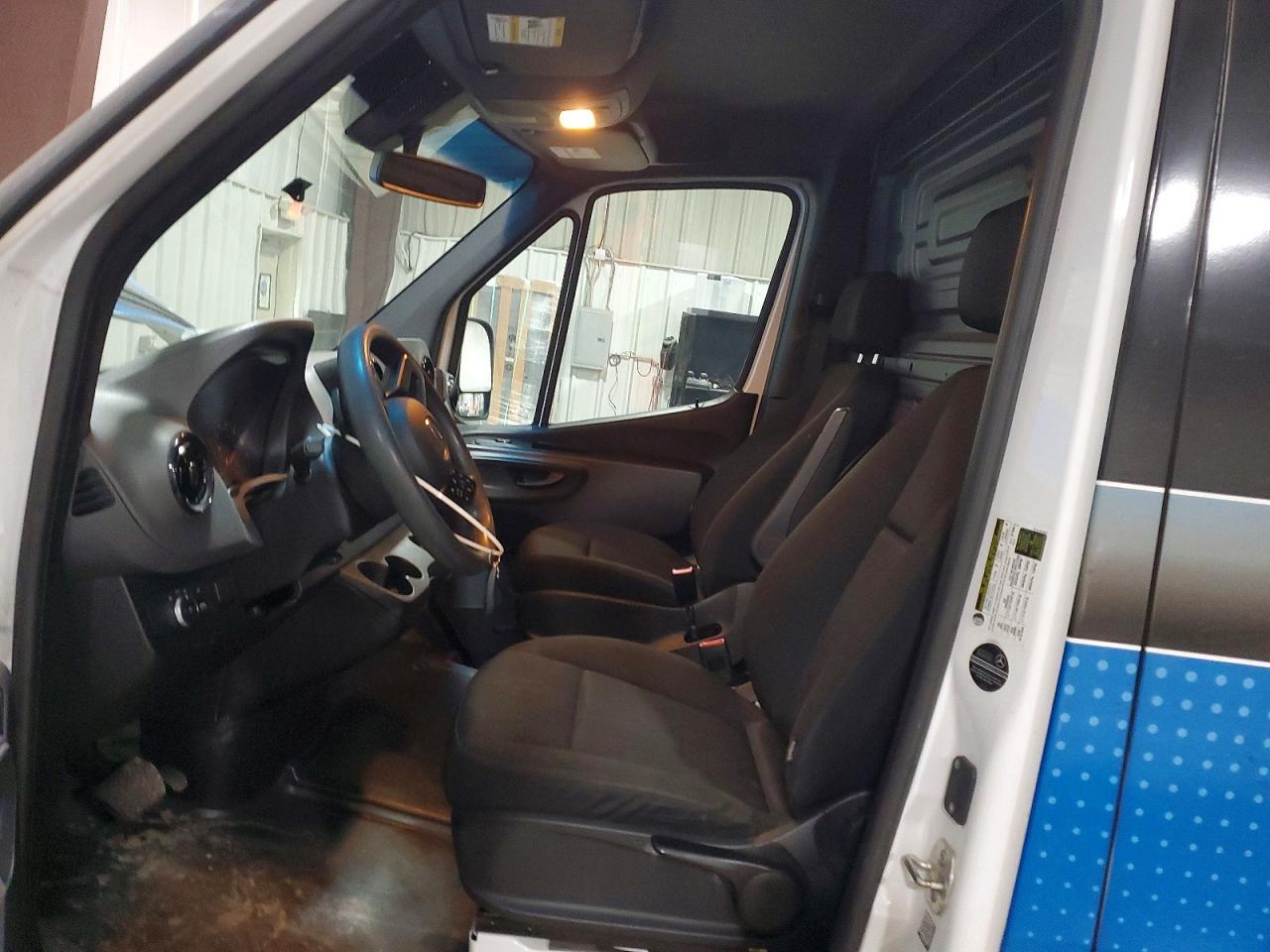 2021 Mercedes Benz Sprinter 1500 Delivery Van - Фото 7