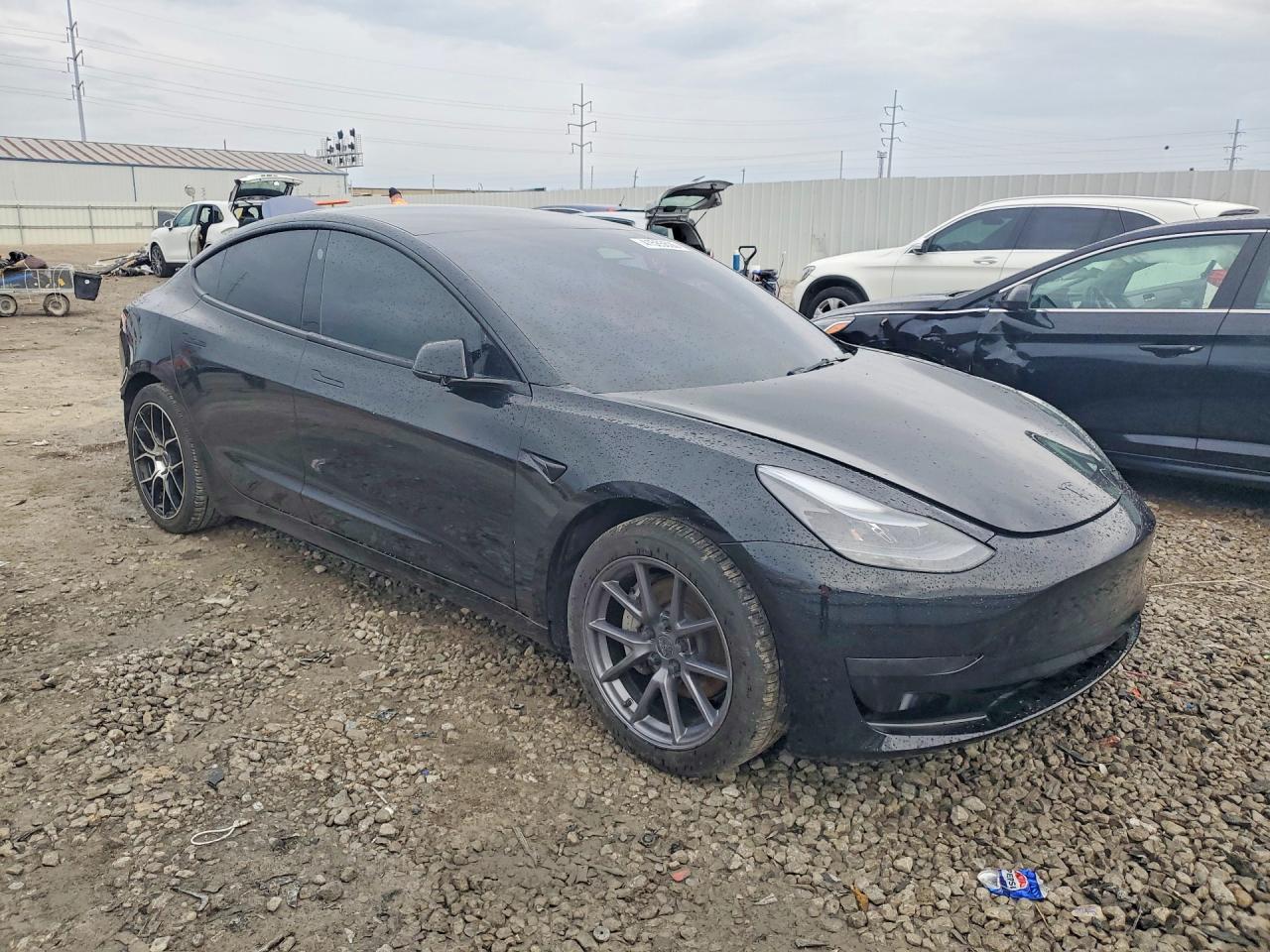 2023 Tesla Model 3 - Фото 4