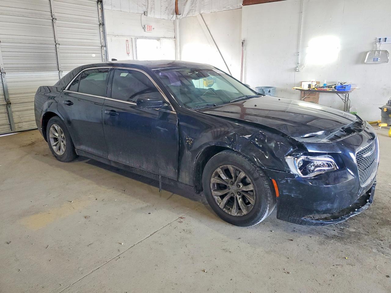 2015 Chrysler 300 Limited - Image 4