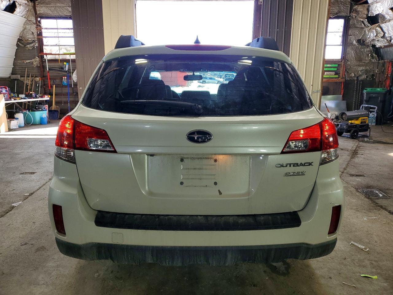 2013 Subaru Outback 2.5I Limited - Image 6