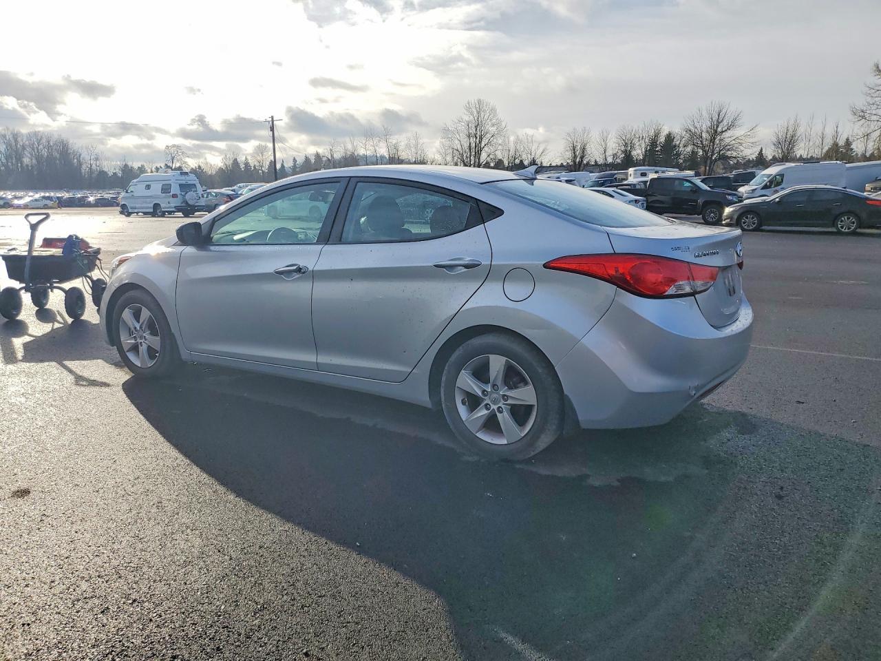 2013 Hyundai Elantra Gls - Image 2