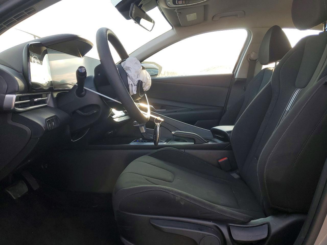 2024 Hyundai Elantra - Image 7