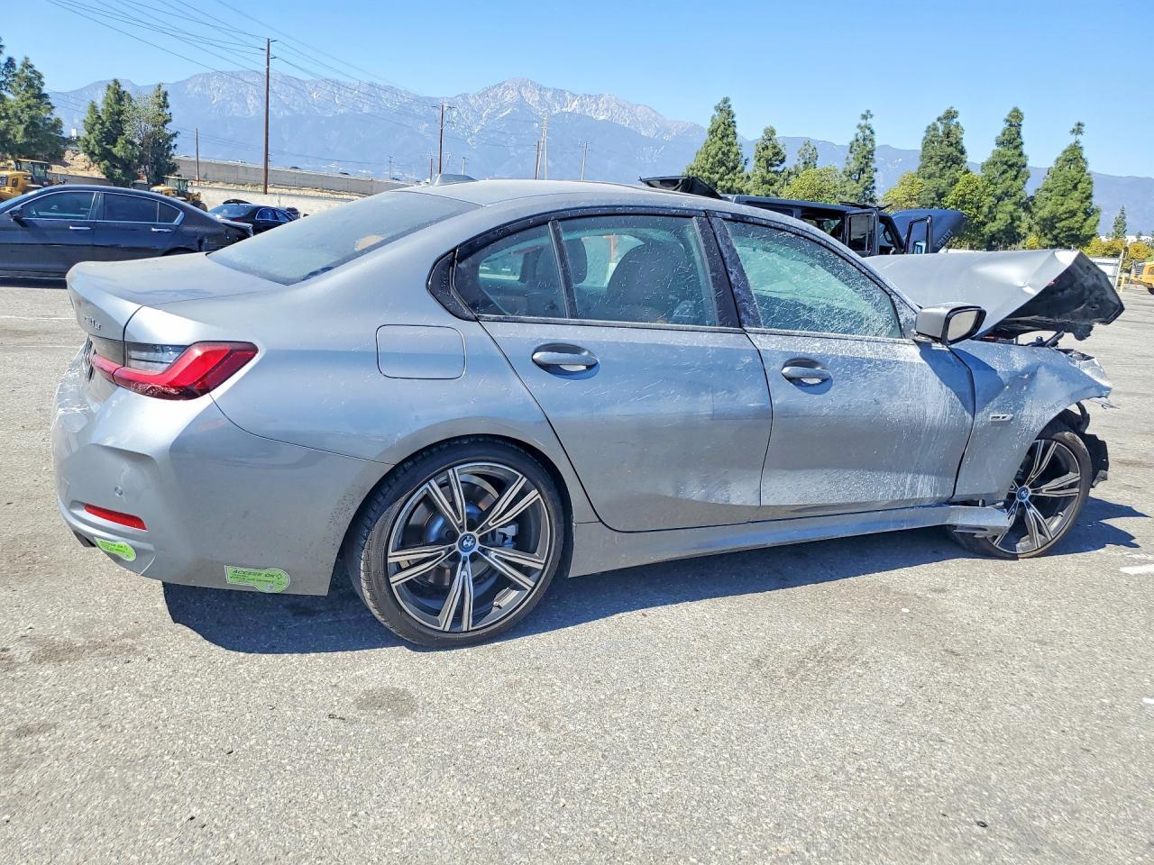 2023 BMW 330E - Фото 3